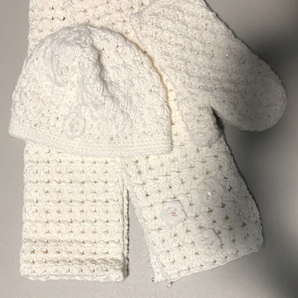 Maurices cold weather accessories.